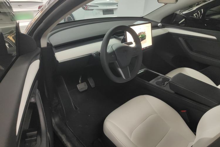 Used Tesla Model Y 2022 Long-Range All-Wheel-Drive Version
