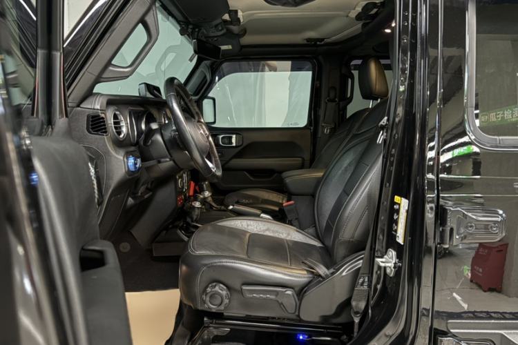 Used Jeep Wrangler 2019 2.0T Sahara Four-Door Version China VI Emission Standard
