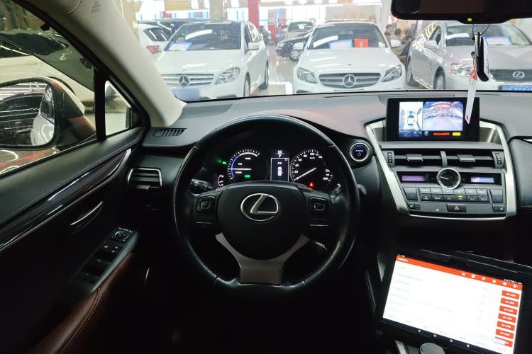 Used Lexus NX 2015 300h All-Wheel-Drive Fēngzhì Edition
