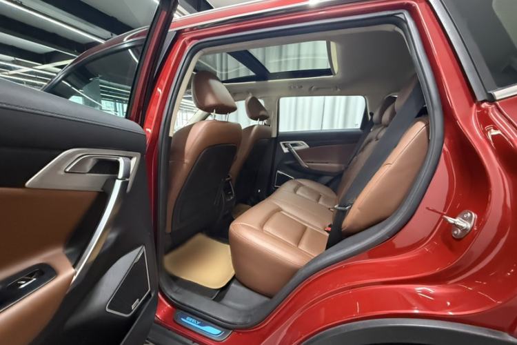 Used Geely Auto Emgrand X7 Sport 2018 1.8TD Automatic Two-Wheel Drive ZhiZun Model with 4G Connectivity