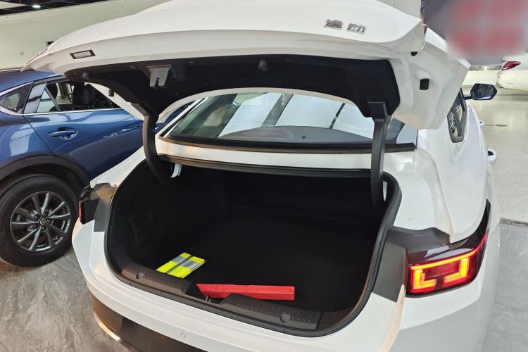 Used Changan Eado PHEV 2025 Smart New Blue Whale 145KM High-Energy Edition
