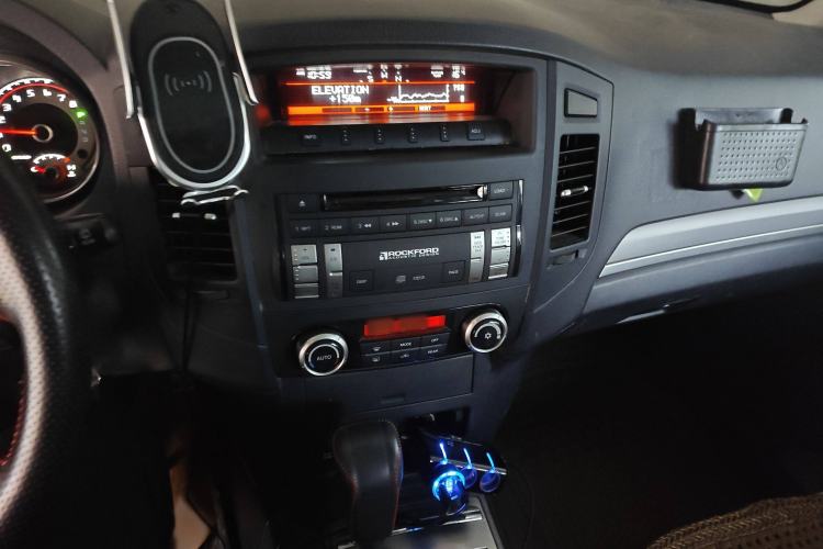 Used Mitsubishi Pajero 2012 3.8L Flagship Edition Audio And AC Panel