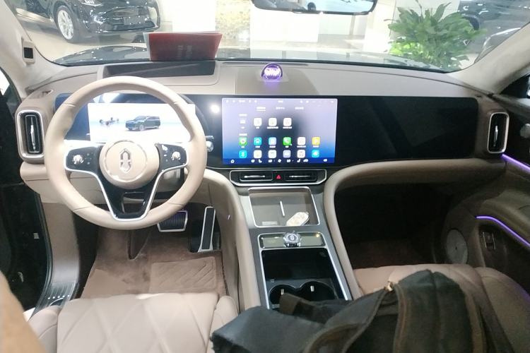 Used Hima AITO M9 2025 Extended-Range Max Version 52 kWh 6-Seater Edition Center Console