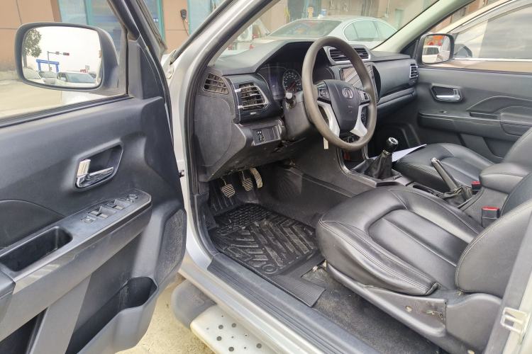 Used Great Wall Wingle 5 2017 2.0T European Version Diesel Two-Wheel Drive Advanced Large Double-Cab GW4D20E