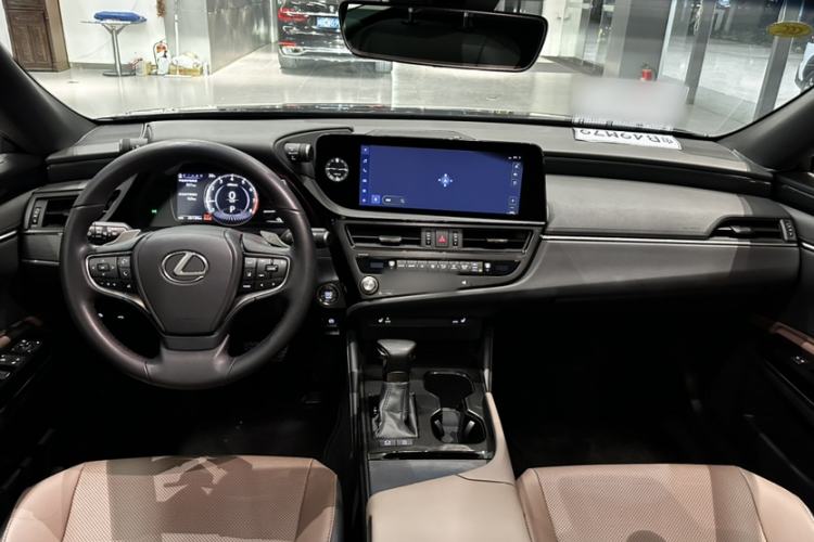 Used Lexus ES 2023 200 Excellence Edition
