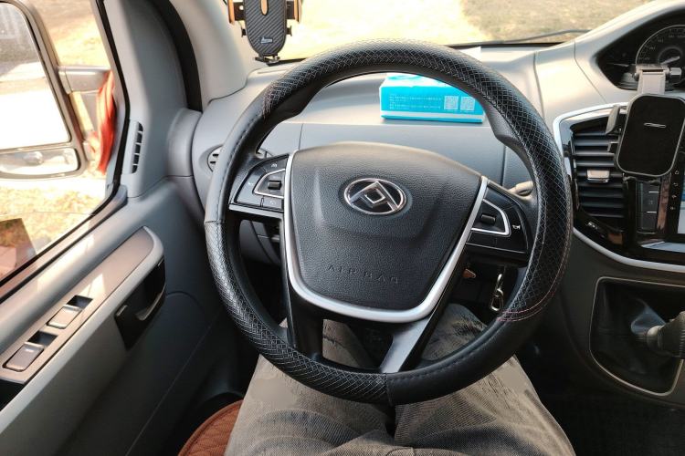 Used SAIC MAXUS Xintu V80 2020 2.5T Manual Classic City Delivery King Long Wheelbase Mid-Height 2/3 Seats