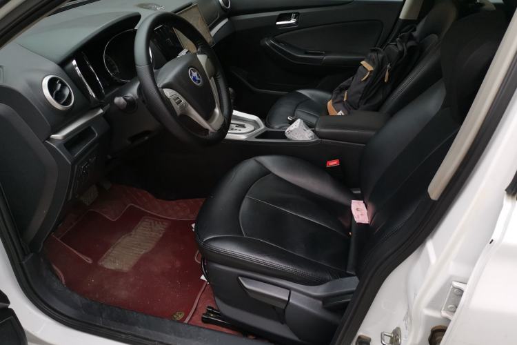 Used Venucia T70 2015 2.0L CVT Smart Choice Edition
