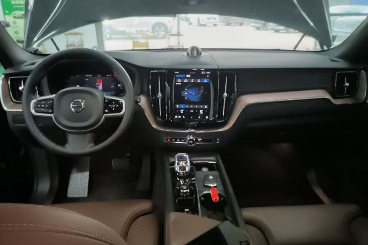 Used Volvo XC60 New Energy 2024 T8 Plug-in Hybrid Long-Range All-Wheel Drive Smart Luxury Edition