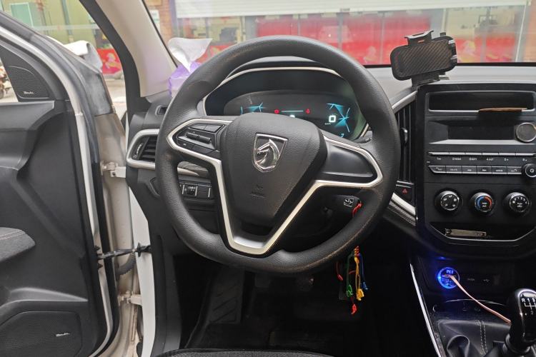 Used Baojun 530 2020 1.5T Manual Comfort Version 5 Seats Steering Wheel