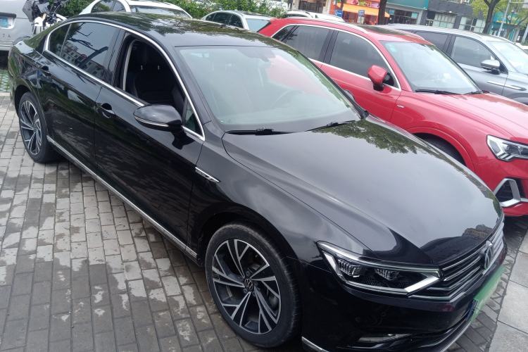 Used Volkswagen Magotan 2020 330TSI DSG Luxury Edition Front Right 45 Deg