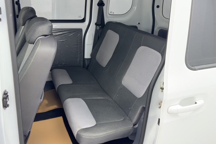 Used Wuling Zhiguang New Energy 2025 Model 305km Ambitious Edition Interior 12