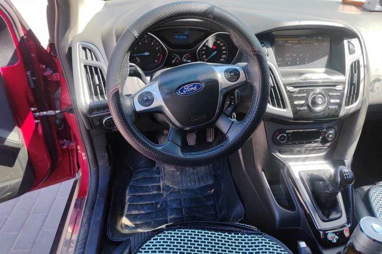 Used Ford Focus 2012 Sedan 1.6L Manual Fashion Edition
