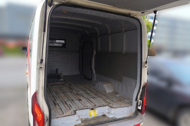 Used Guangtong Auto makeup Logistics Vehicle 2024 3.1T 2-Seater 4.99-Meter All-Electric Closed Cargo Van with 41.86 kWh Trunk