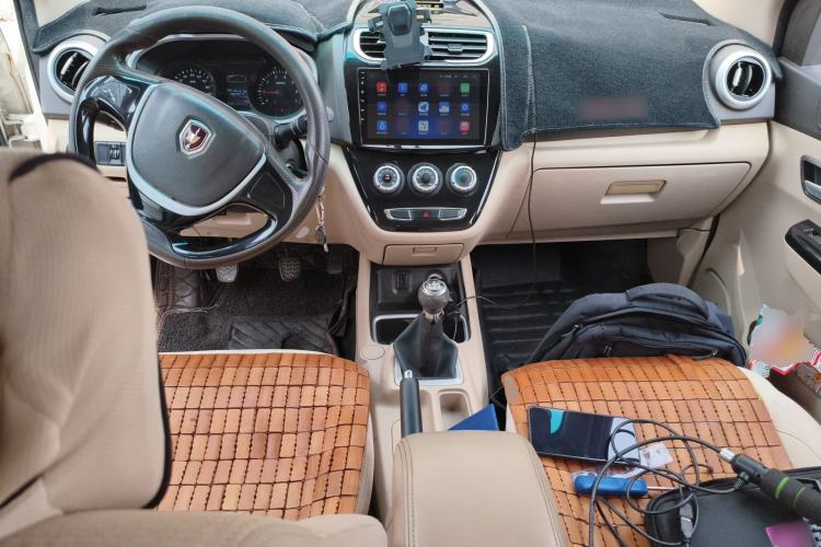 Used Jinbei 750 2016 1.5L Luxury Model Center Console