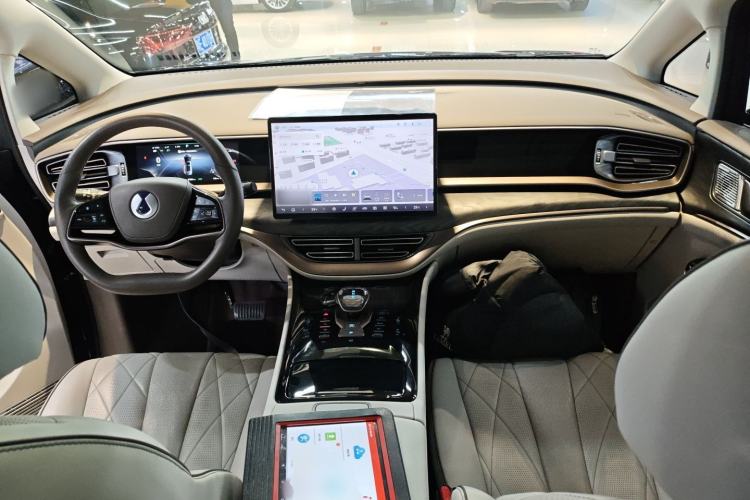 Used Denza D9 2022 DM-i 1040 Prestige Model