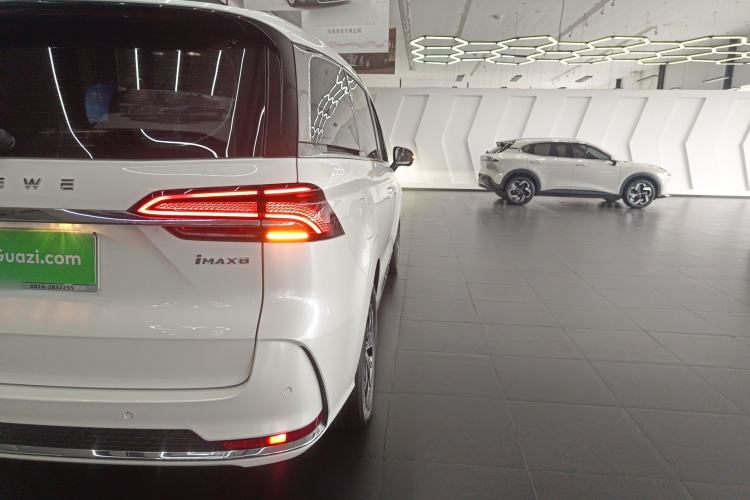 Used Roewe iMAX8 New Energy 2025 1.5T DMH Lu Zun Deluxe Edition Right Rear Taillight