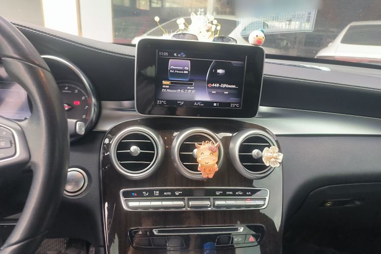 Used Mercedes-Benz GLC 2019 Facelift GLC 260 L 4MATIC Luxury Model Center Console