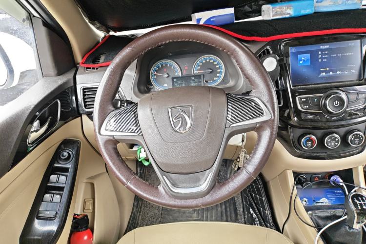 Used Baojun 730 2014 1.5L manual Comfort version 7 seats
