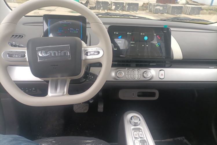 Used CHANGAN NEVO Lumin 2026 Model Treasure Edition 205km Passionate Beige Ningde Center Console