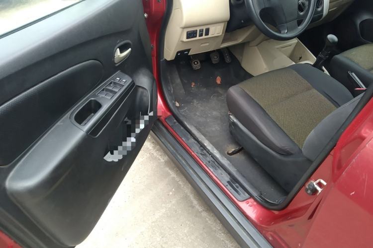 Used Venucia R50 2015 1.6L Manual Fashion Edition