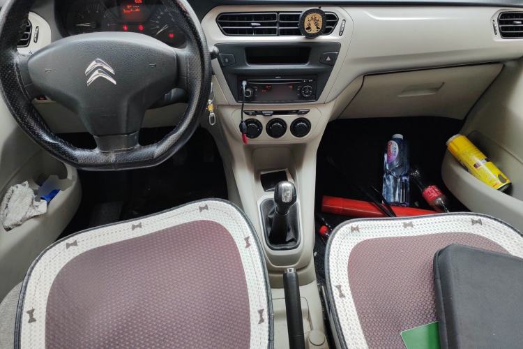 Used Citroen Elysee 2013 Sedan Classic 1.6L Manual Luxury Model Center Console