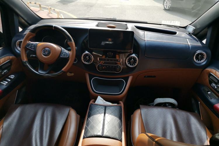 Used Mercedes-Benz Vito 2021 2.0T Elite Version 7 Seats Center Console