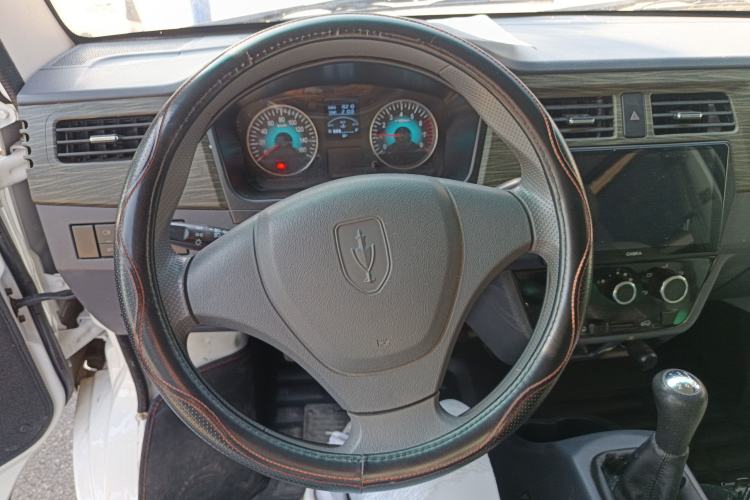 Used Jinbei Hiace X30 2023 1.5L Super-Comfortable Passenger Van 5/6/7-Seater Non-Air-Conditioned Version Model SWC15M
