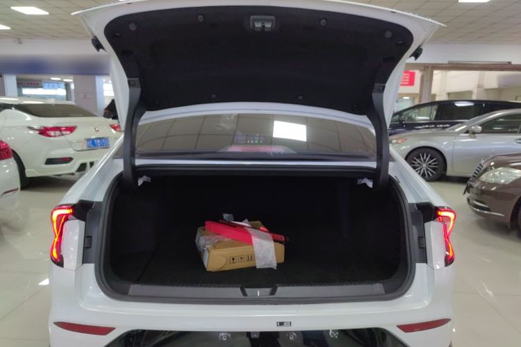 Used Wuling Xingguang 2024 Co-Creation Edition 510 Advanced Model Trunk