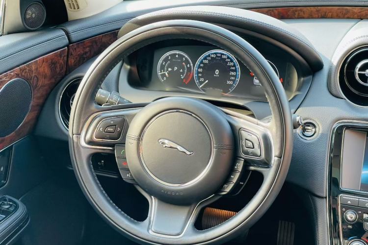 Used Jaguar XJ 2016 XJL 3.0 SC Two-Wheel-Drive Elegant Business Edition
