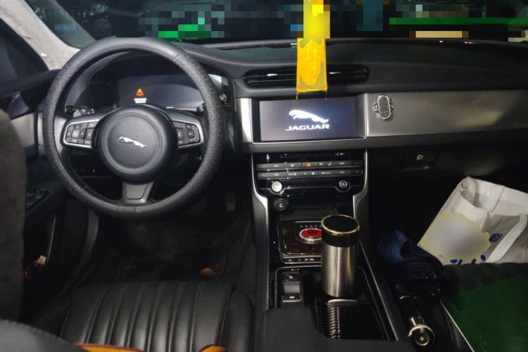 Used Jaguar XFL 2018 XFL 3.0 SC 340 PS Luxury Edition Center Console