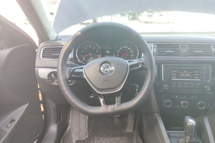 Used Volkswagen Sagitar 2015 230TSI Automatic Comfort Version