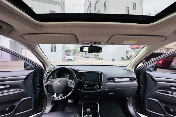 Used Mitsubishi Outlander 2019 2.0L Two-Wheel Drive Comfort Edition 5 Seats China V Standard Interior 1