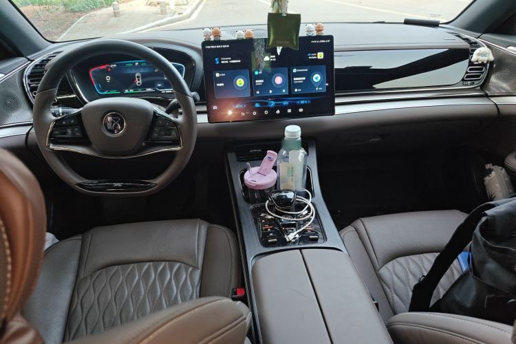 Used BYD Han 2022 EV Genesis Edition 715KM Front-Wheel-Drive Prestige Model Center Console