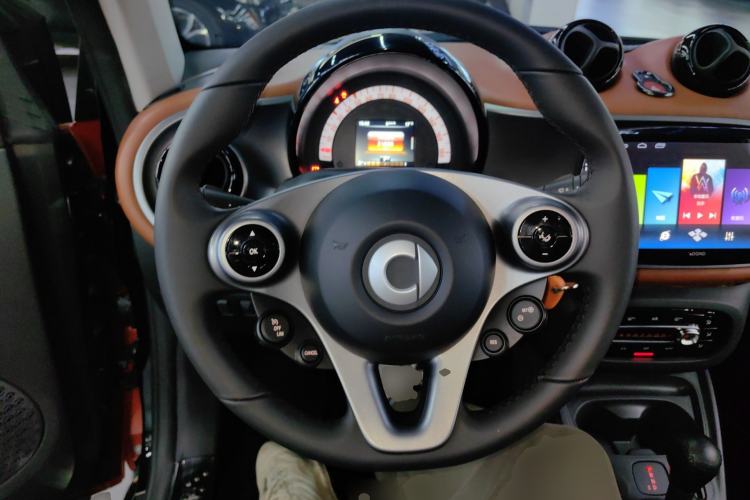 Used smart fortwo 2019 0.9T 66kW Hardtop Wind Power Edition China VI Steering Wheel