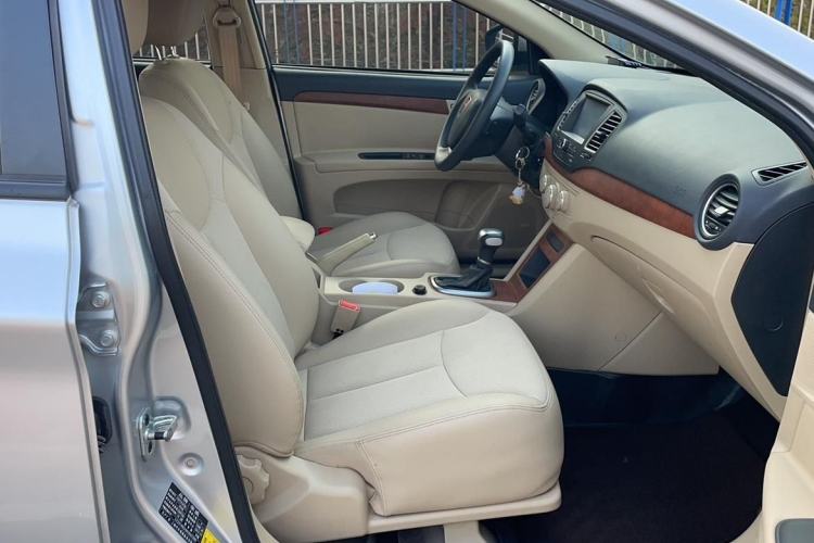 Used Roewe 350 2014 1.5L Automatic Xunyue Version
