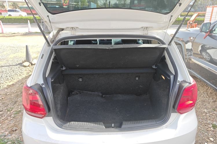 Used Volkswagen Polo 2016 1.4L Manual Fashion Model Trunk