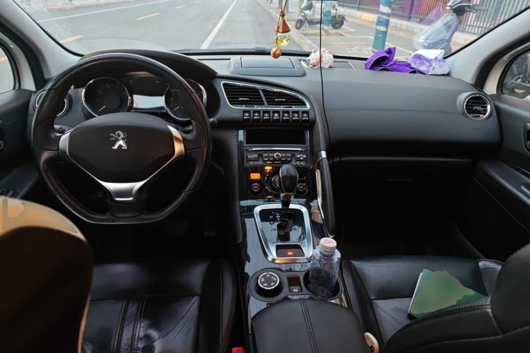 Used Peugeot 3008 2013 1.6THP Automatic Prestige Edition Center Console