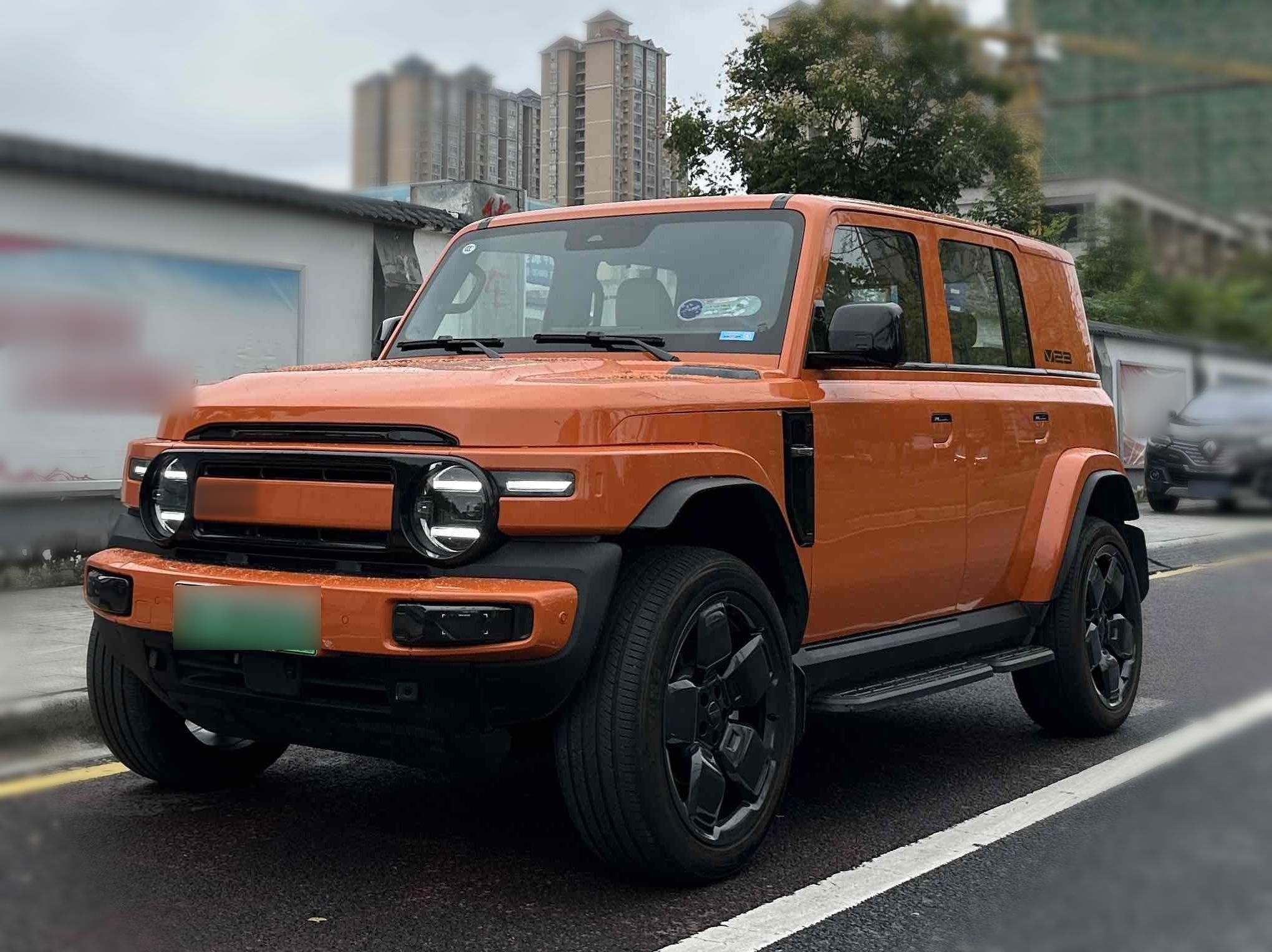 Под передней частью автомобиля