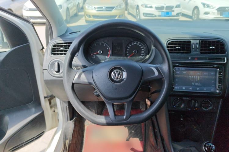 Used Volkswagen Polo 2016 1.4L Manual Fashion Model Steering Wheel