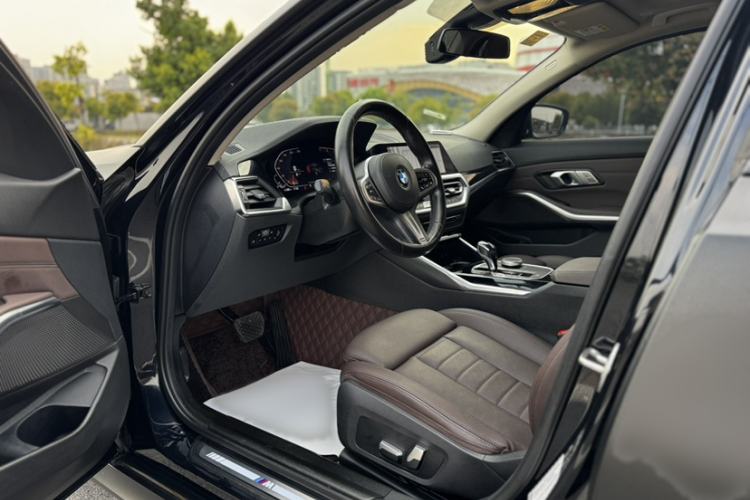 Used BMW 3 Series 2021 Second Facelift 320Li M Sport Package
