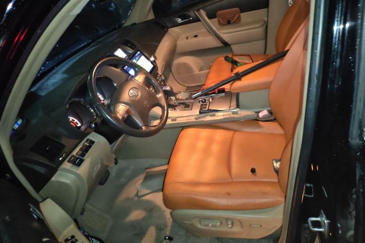 Used Toyota Highlander 2011 2.7L Two-Wheel Drive 7-Seater Luxury Edition Left Front Seat