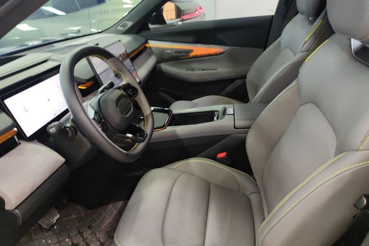 Used Lynk & Co 08 EM-P 2025 120km Long-Range Halo Left Front Seat