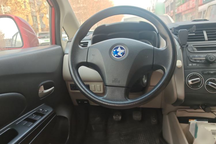 Used Venucia R50 2015 1.6L Manual Fashion Edition
