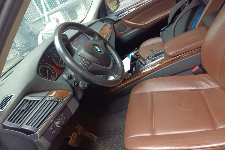 Used BMW X5 2011 xDrive35i Luxury Model
