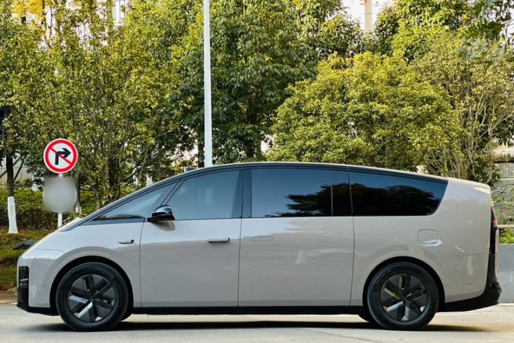 Used Li Auto MEGA 2024 Ultra Model