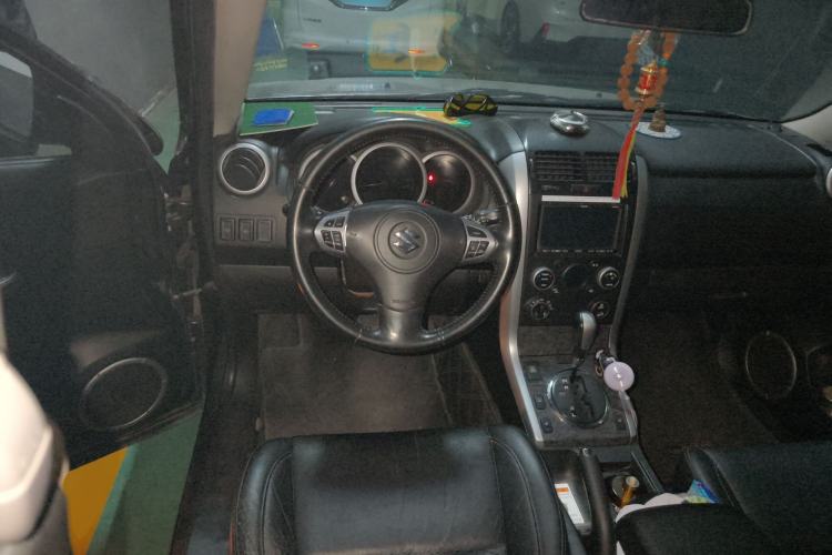 Used Suzuki Grand Vitara 2011 2.4 AT JLX-EL 5-Door Limited Edition Steering Wheel