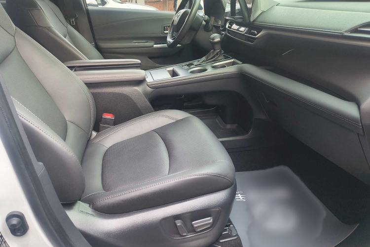 Used Toyota SIENNA 2024 2.5L Hybrid Luxury Edition Right Front Seat