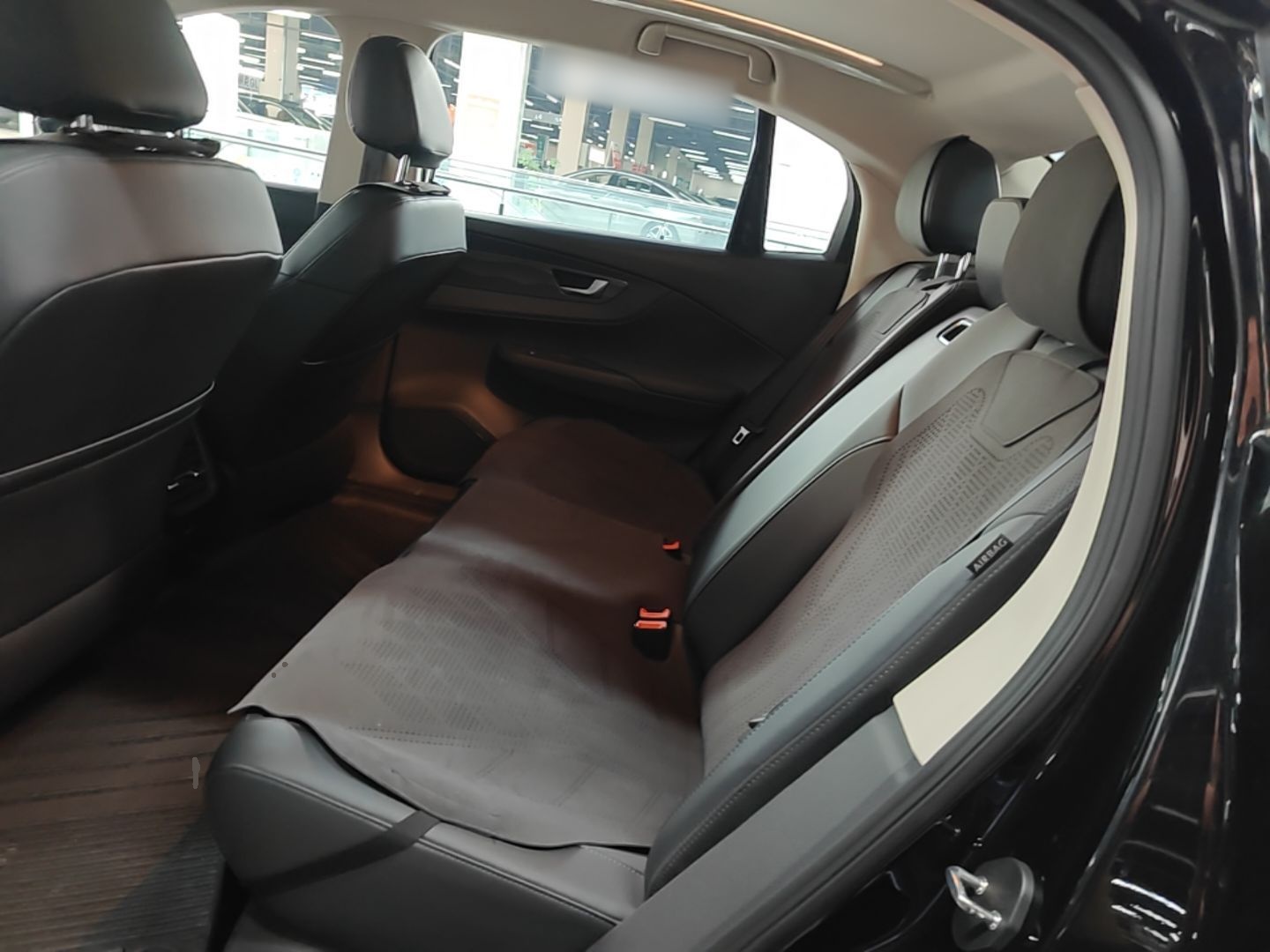 Hongqi E-QM5 2022 431 km Charge & Enjoy Edition — снимка 20