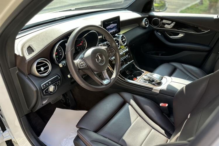 Used Mercedes-Benz GLC 2018 Facelift GLC 260 4MATIC Luxury Edition Interior 12