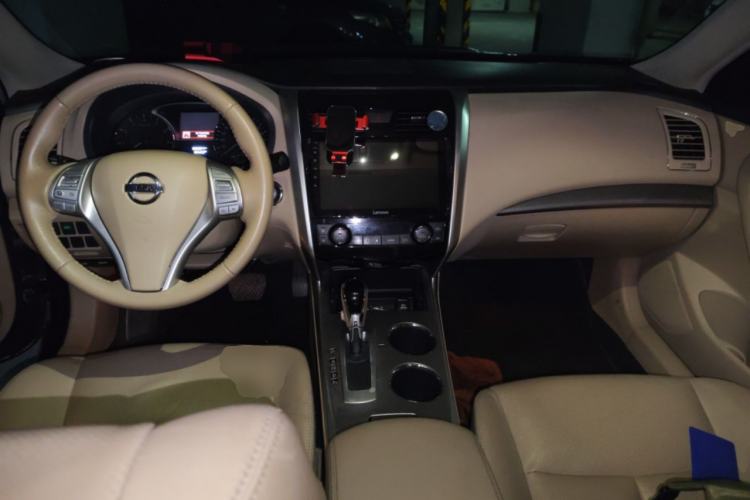 Used Nissan Teana 2016 Revised Version 2.0L XL Comfort Edition Center Console